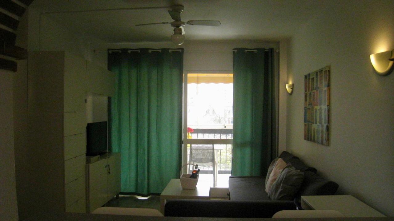 Carihuela Un Dormitorio Junto Al Mar Apartment Torremolinos Bagian luar foto