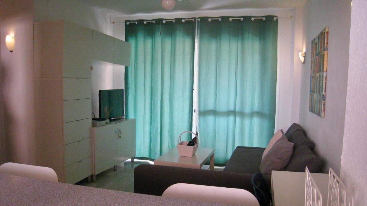 Carihuela Un Dormitorio Junto Al Mar Apartment Torremolinos Bagian luar foto